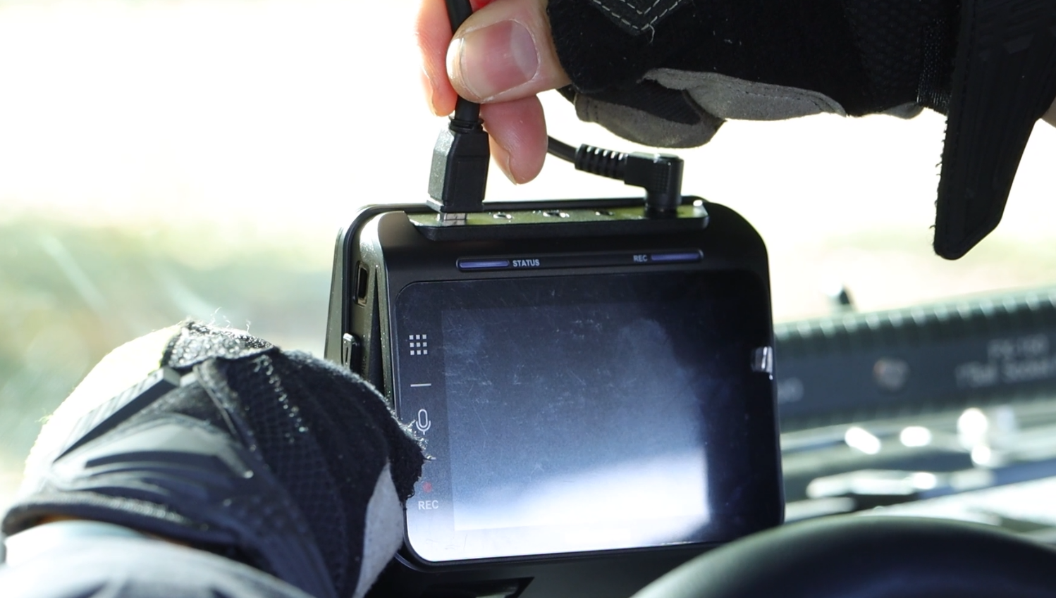 Close-up of rear camera cable plug connecting firmly into V-IN port on front THINKWARE dash cam