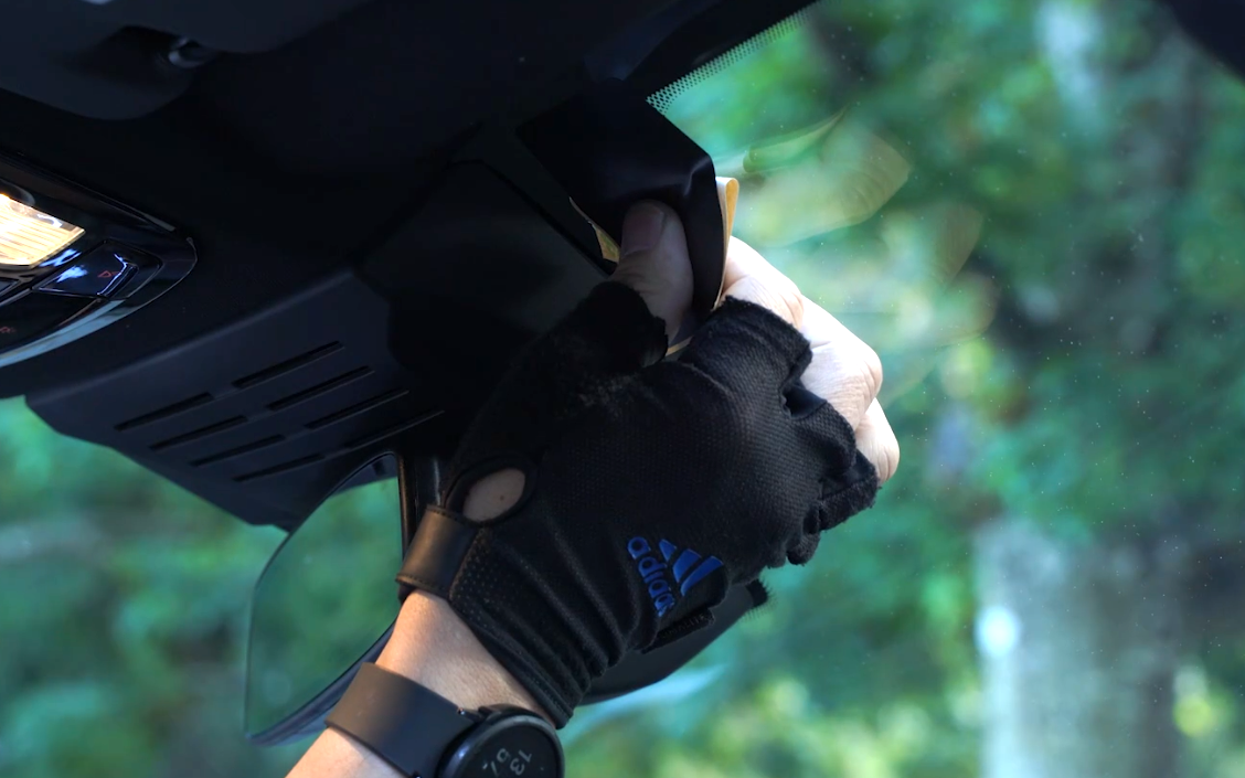 Attach the heat-blocking film