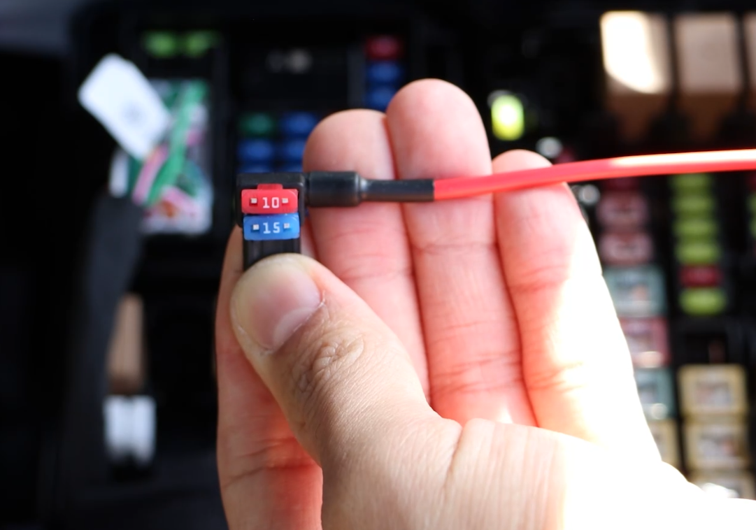 Separate fuse positions in the dual fuse holder