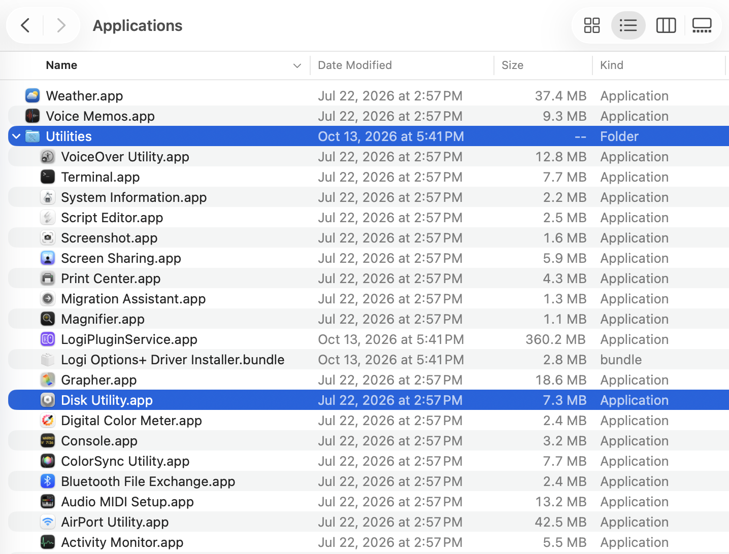 Mac Finder window displaying the Applications folder, Utilities folder, and Disk Utility application